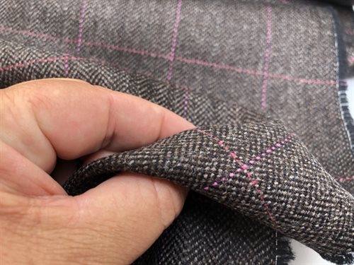 Beklædningsuld - ulden og lækker med sildeben struktur med pink tern